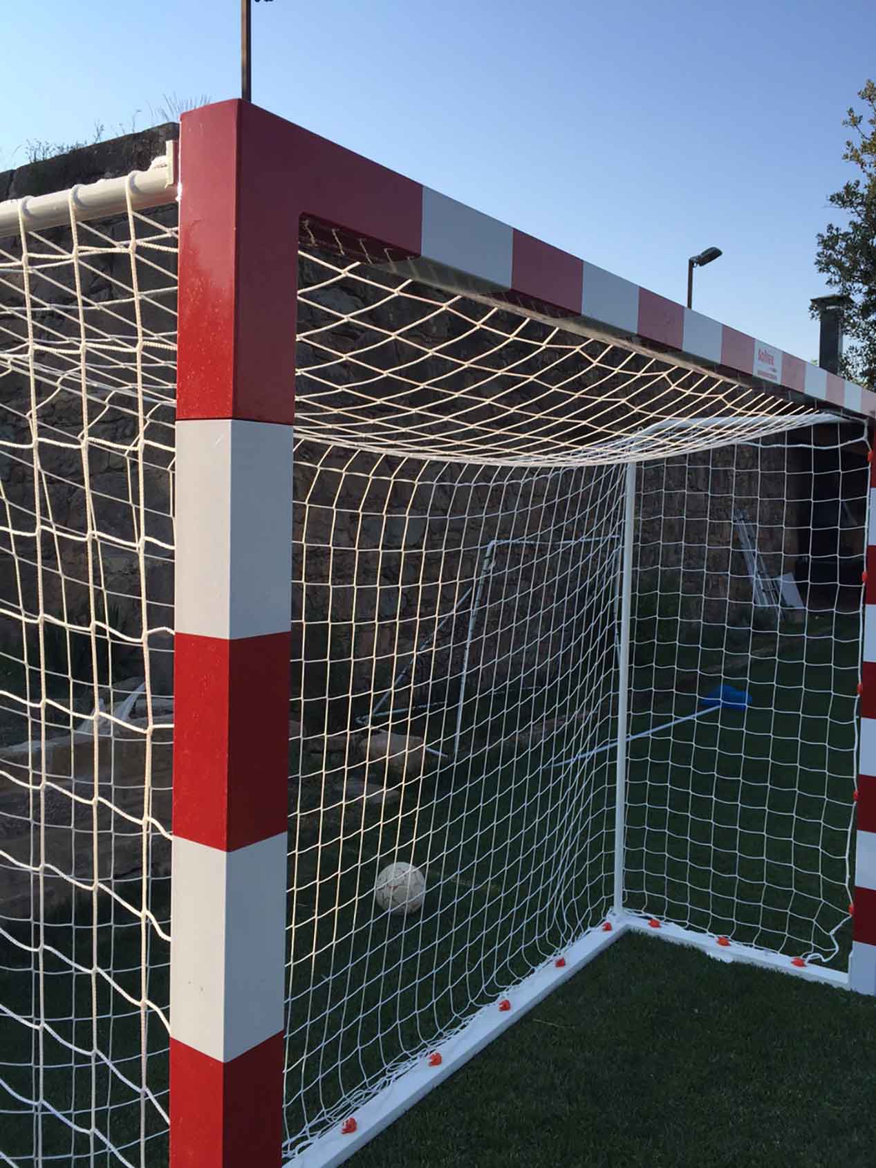 JGO PORTERÍAS F.SALA/BALONMANO METÁLICAS TRASLADABLES 80X80MM CON BASE 80X40MM - Imagen 2