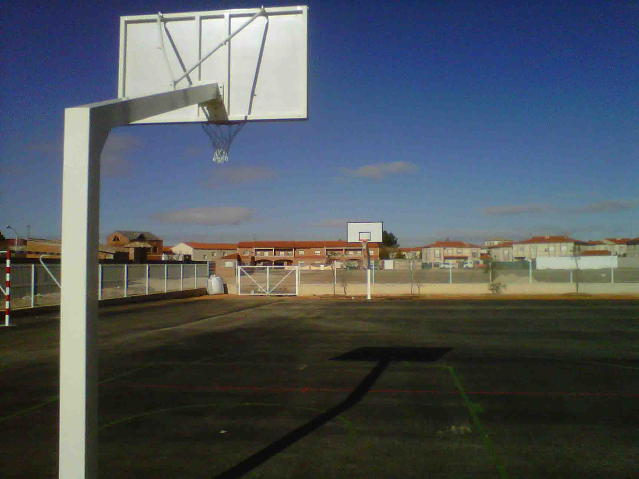 JUEGO CANASTAS BALONCESTO MONOTUBO NEW TUBO 140x140 MM FIJAS CON BASE PARA ANCLAJE VUELO 2,25 MTS - Imagen 5