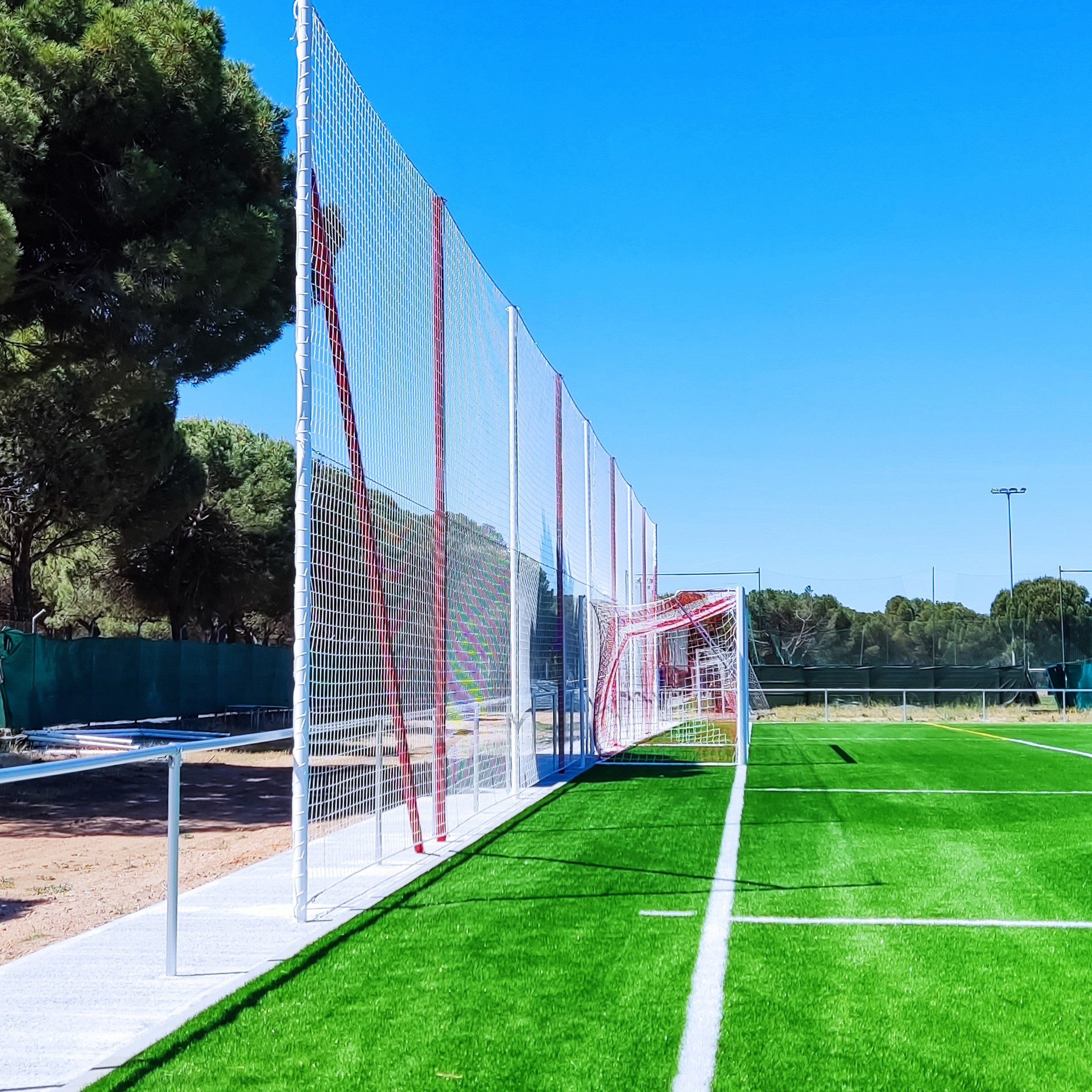 POSTE REFUERZO METÁLICO PARA RED PROTECCIÓN SIN BOTES - Imagen 3