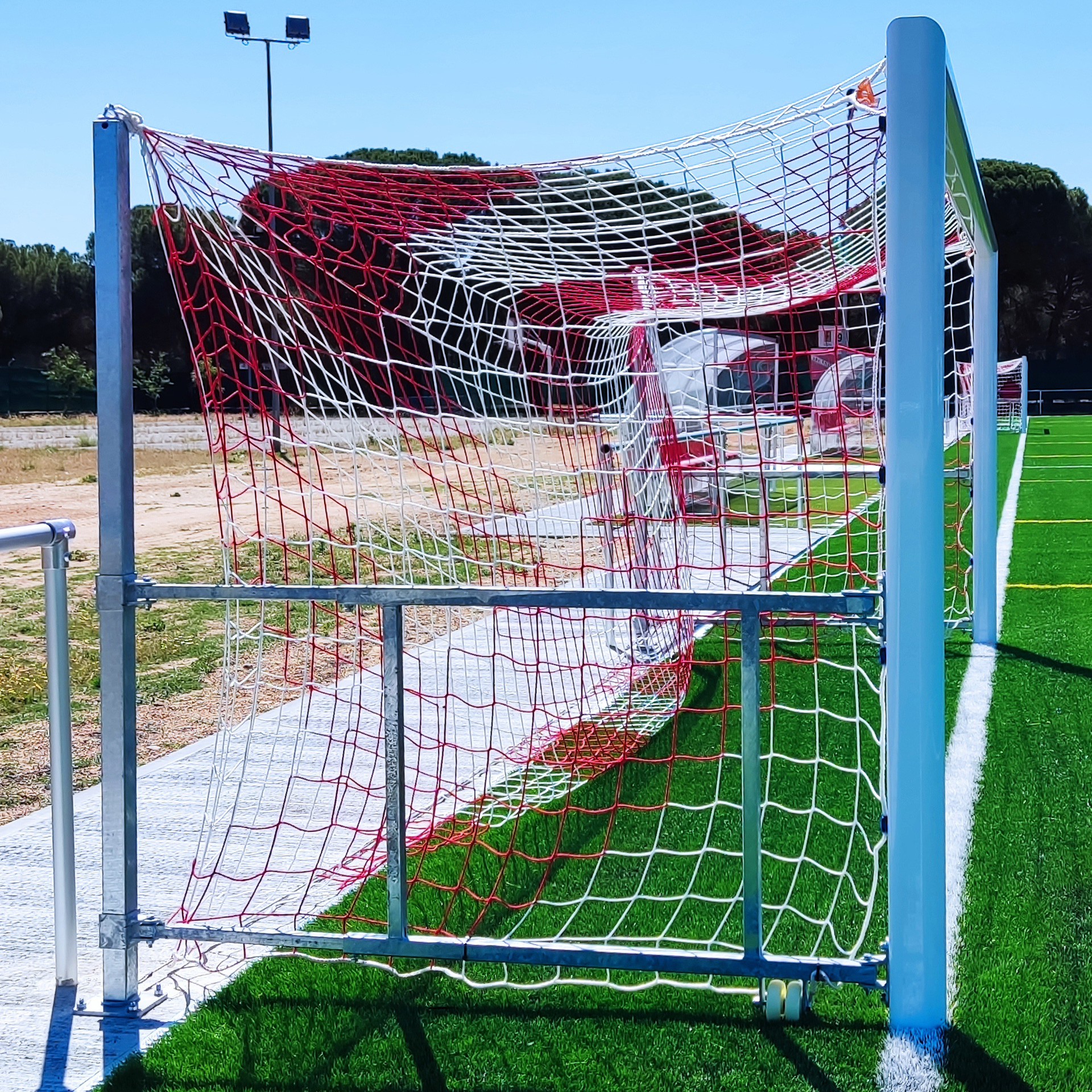 JUEGO PORTERÍAS ALUMINIO FÚTBOL 7  120X100 MM ABATIBLES CON ARQUILLOS GALVANIZADOS EN CALIENTE - Imagen 4
