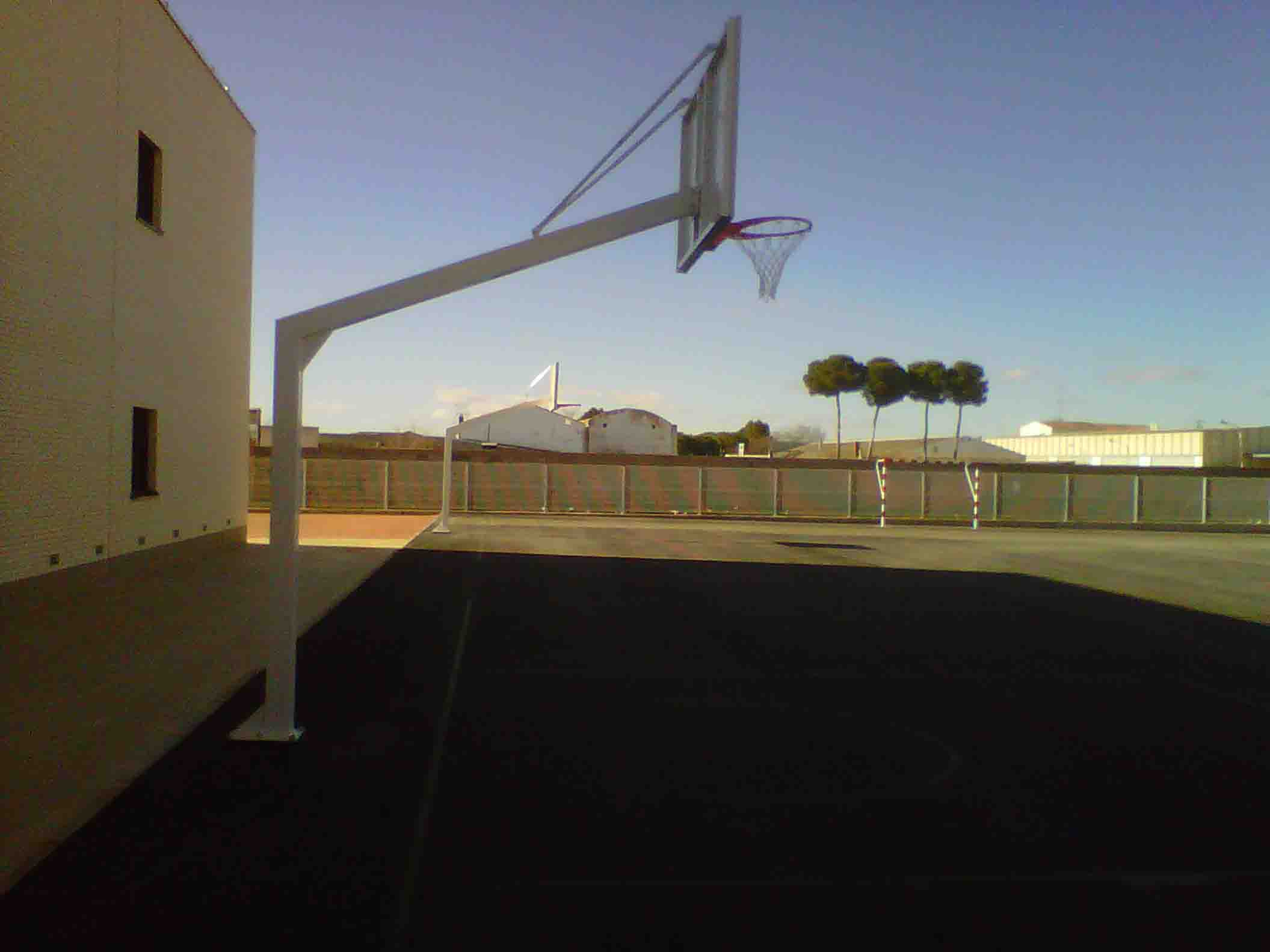 JUEGO CANASTAS BALONCESTO MONOTUBO NEW TUBO 140x140 MM FIJAS CON BASE PARA ANCLAJE VUELO 2,25 MTS - Imagen 4